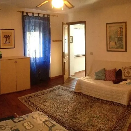 Bed & Breakfast Dream 22